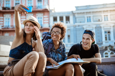 Como dividir tarefas ao viajar com amigos?