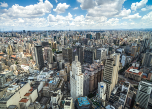 Como se manter seguro em viagens para grandes cidades?