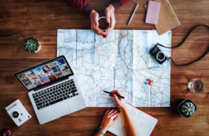 Passo a passo para planejar viagens em períodos lotados