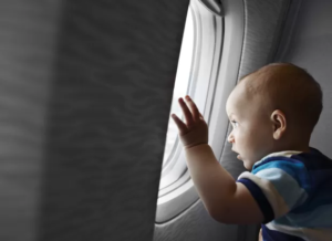 Primeira viagem com bebê: o que realmente muda no planejamento