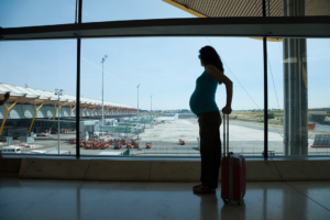 Viagem para gestantes: cuidados práticos antes e durante o roteiro